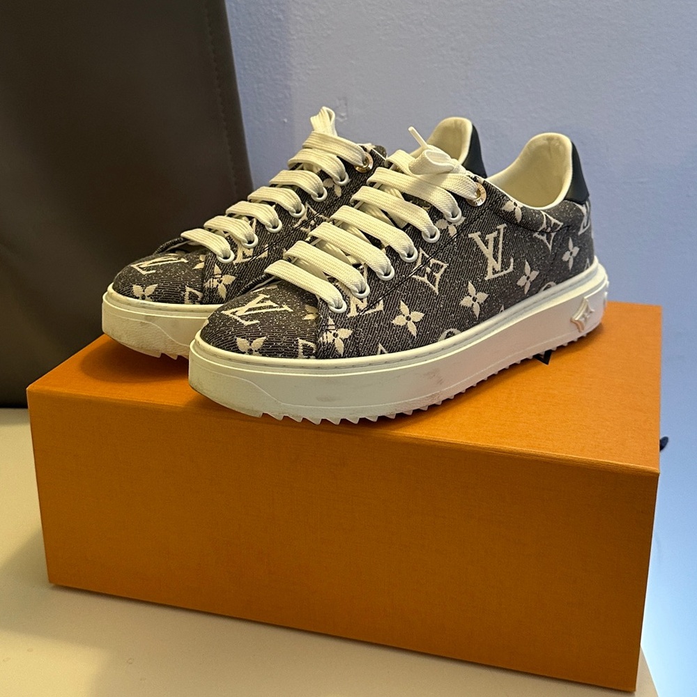 Louis Vuitton time out sneakers in denim monogram